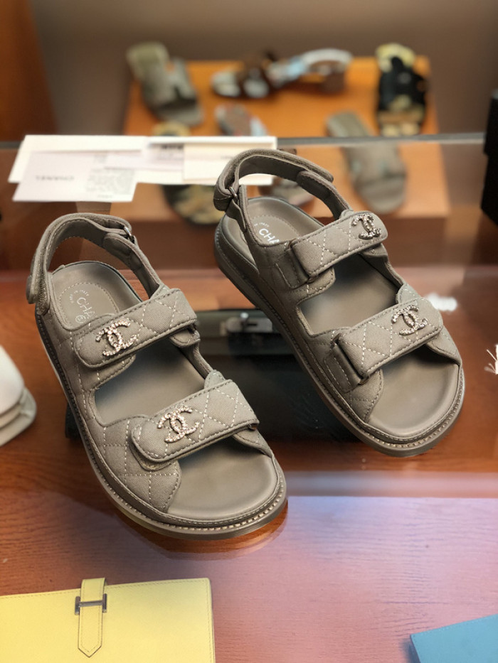 C*HANEL SLIDES C-03