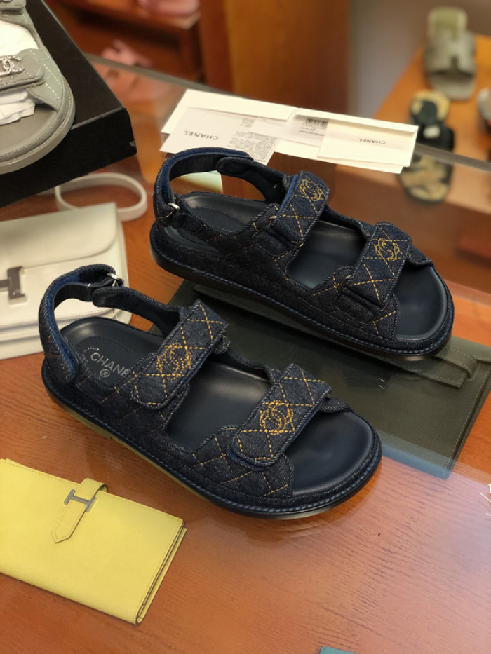 C*HANEL SLIDES C-02